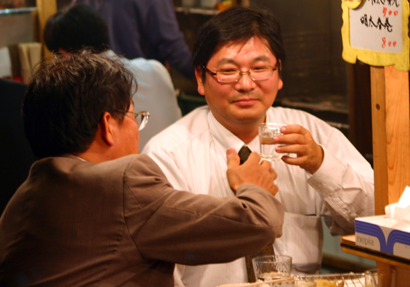 Getränke sollte man sich in Japan bei Tisch nie selber nachschenken. (Foto Karsten-Thilo Raab)